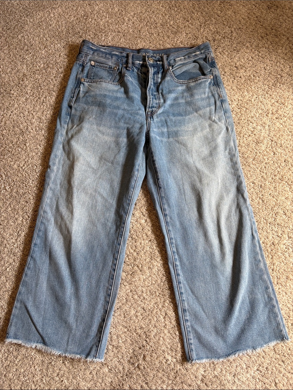 American Eagle Light Blue cropped Jeans